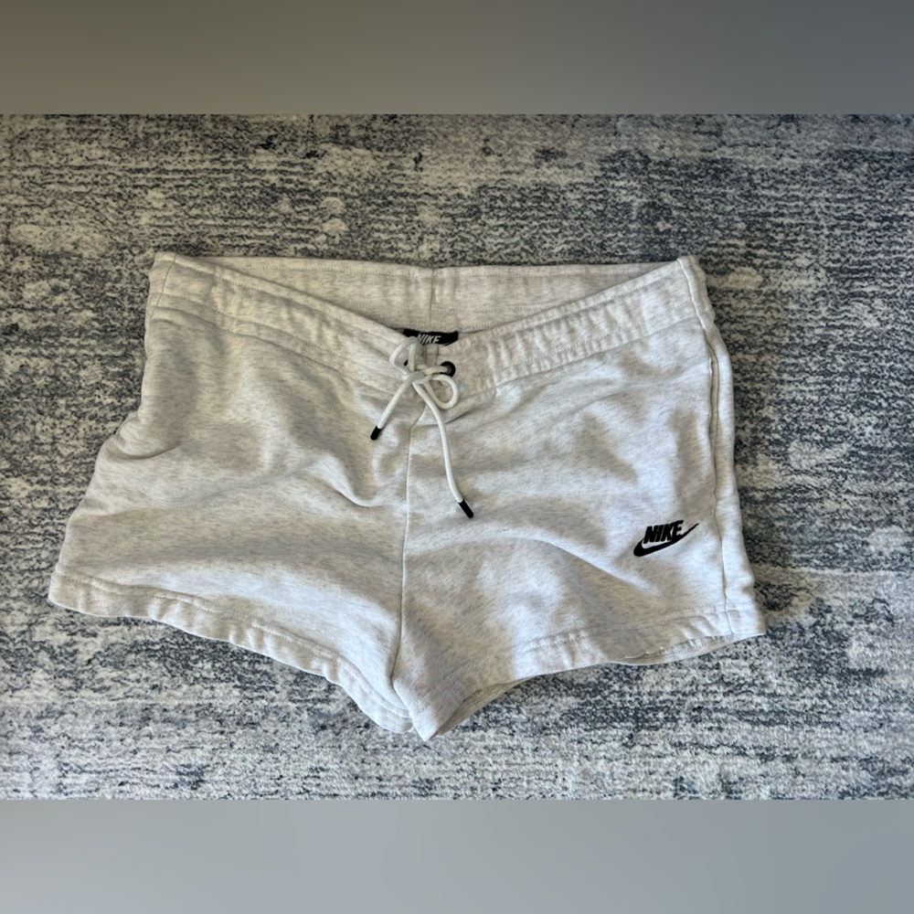 Women’s Y2K Nike Athletic Shorts Heathered Grey Medium